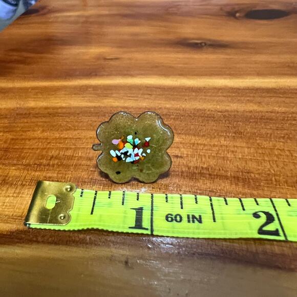 Vintage Handcrafted Earrings Clover Clip On Screw Gold Tone Speckled Center - Picture 8 of 8